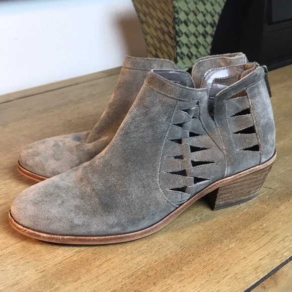 VINCE CAMUTO SUEDE BOOTIES - Picture 10 of 10